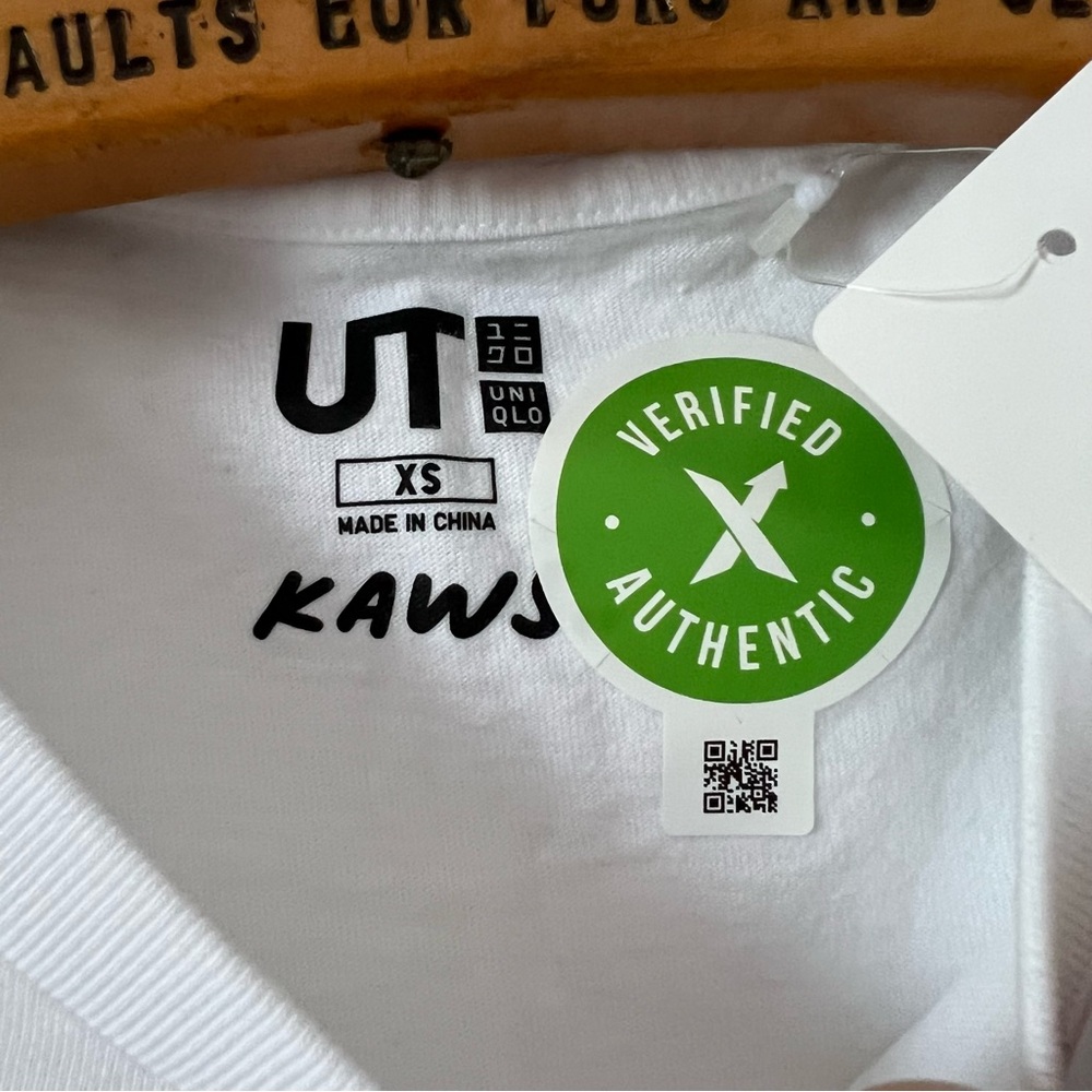 NWT! Uniqlo UT x Kaws x Sesame Street‎ T-shirt Size XS White - Picture 2 of 10